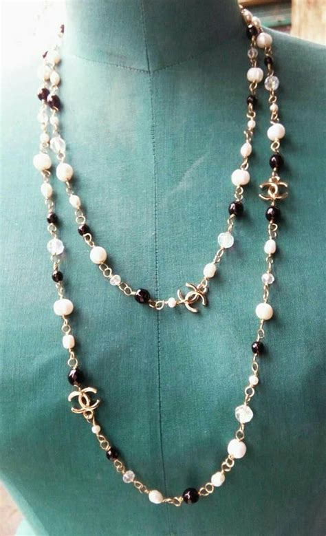 collana bianca e nera chanel|collane italia.